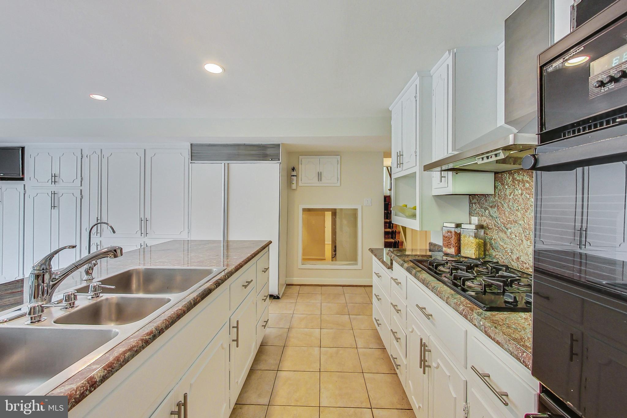 7409 Pinehurst Pkwy