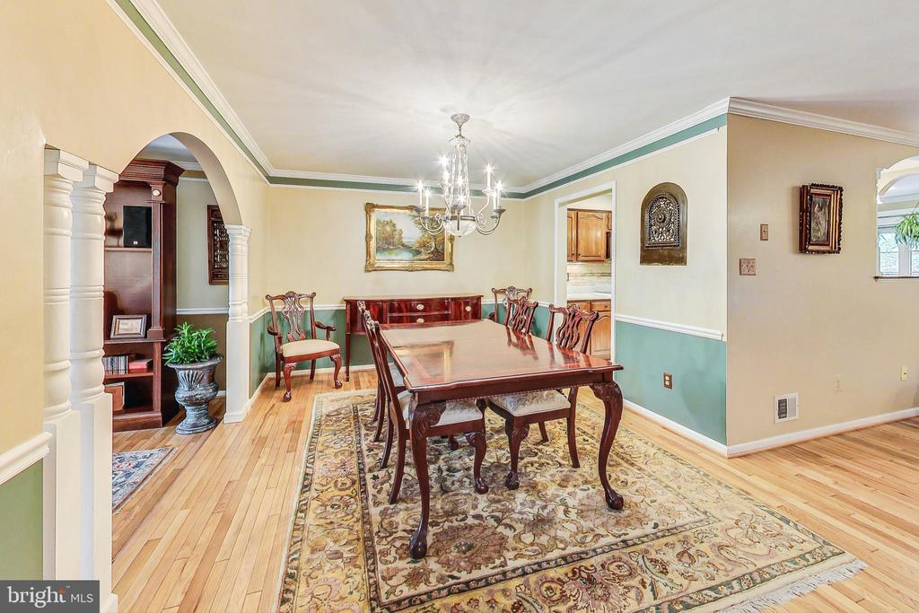 5910 Bloomingdale Ter
