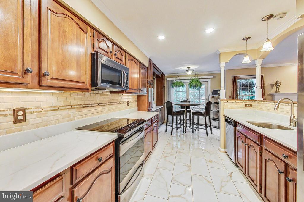 5910 Bloomingdale Ter