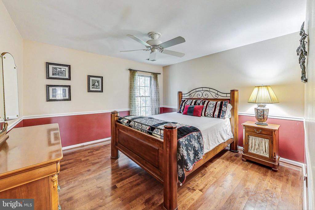 5910 Bloomingdale Ter