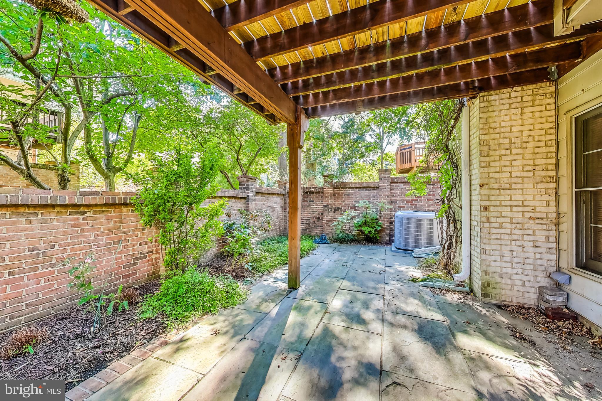 5910 Bloomingdale Ter