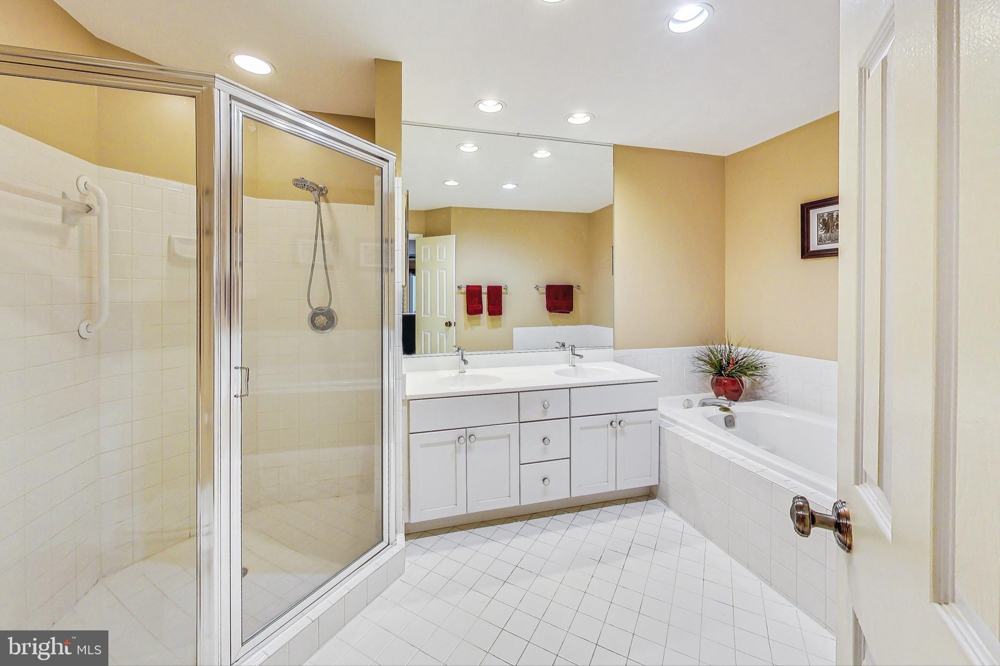 5910 Bloomingdale Ter