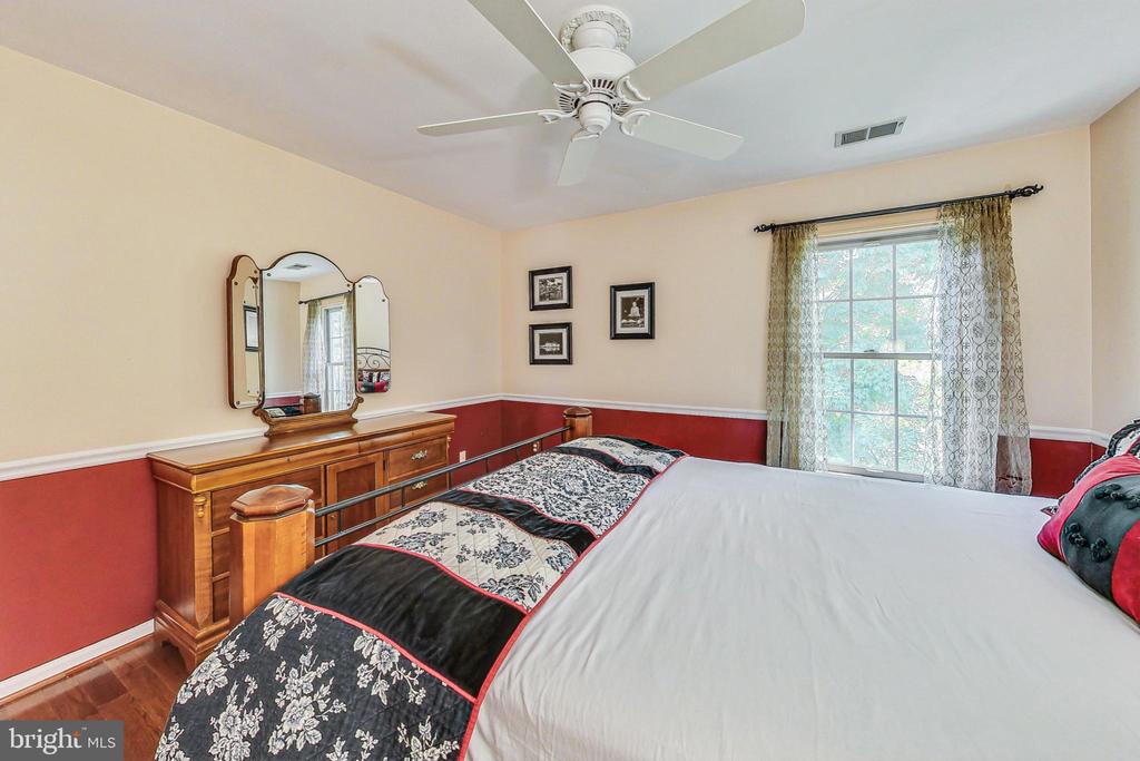 5910 Bloomingdale Ter