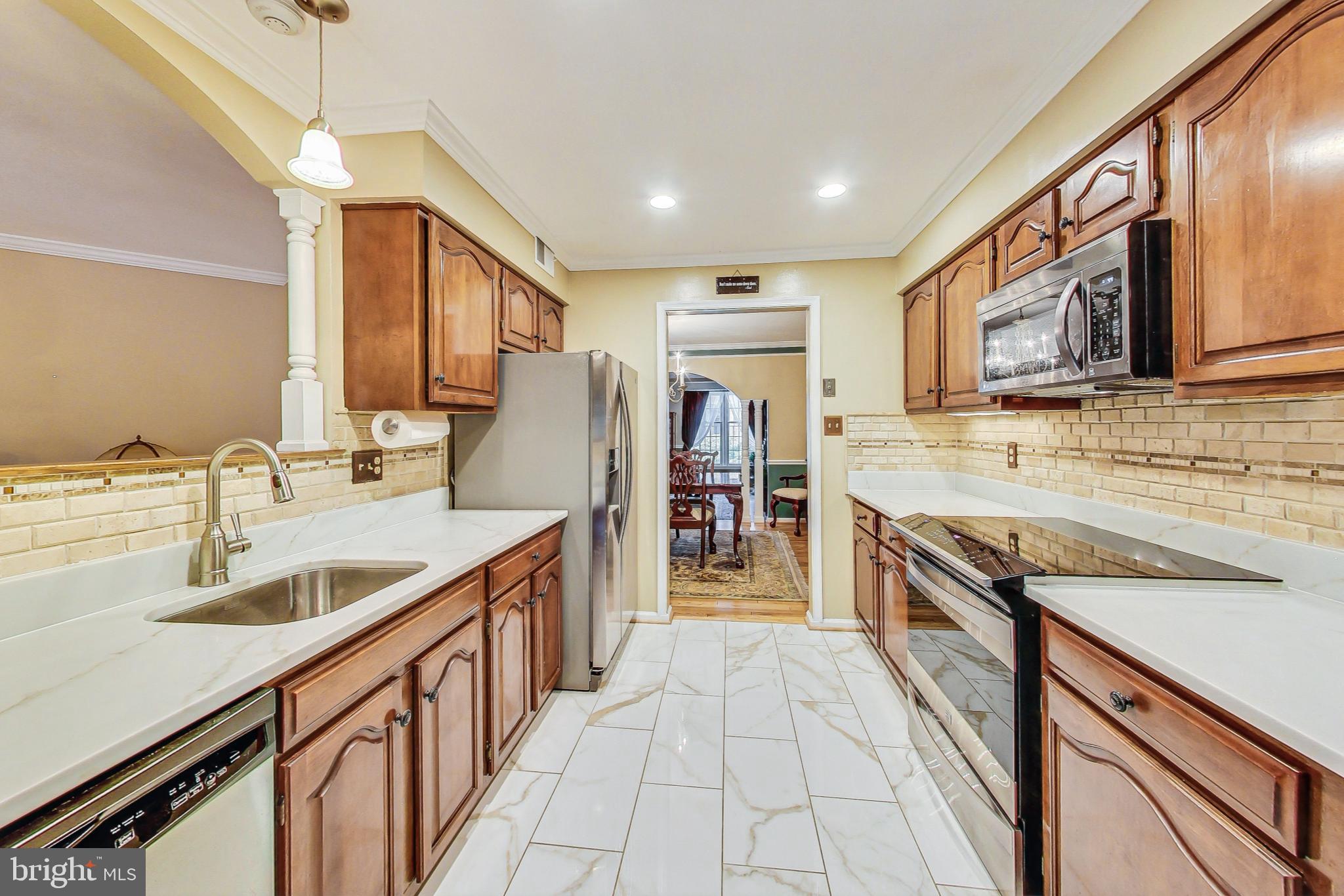 5910 Bloomingdale Ter