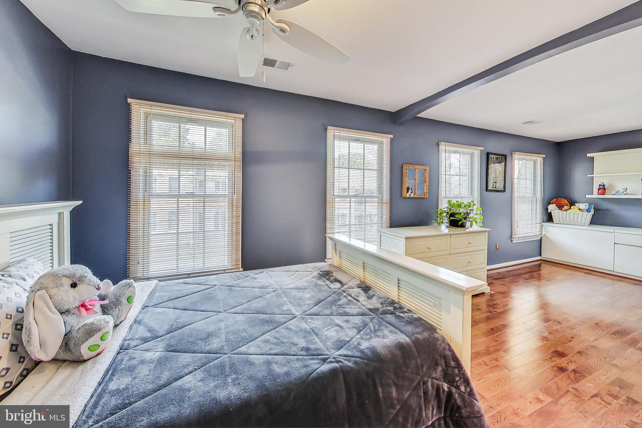 5910 Bloomingdale Ter