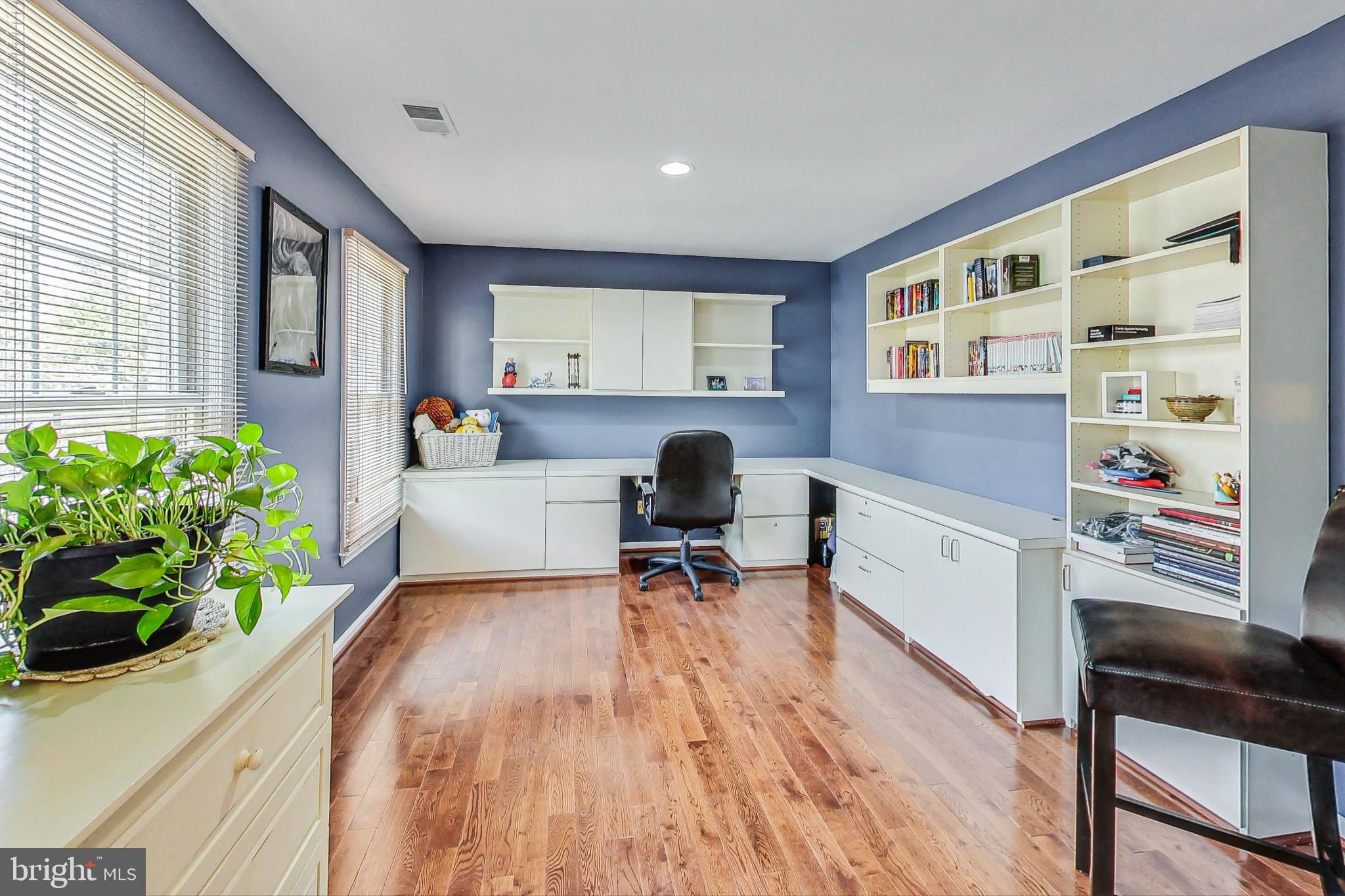 5910 Bloomingdale Ter