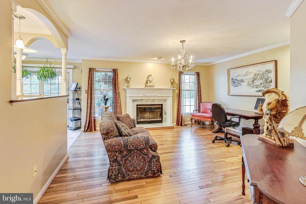 5910 Bloomingdale Ter
