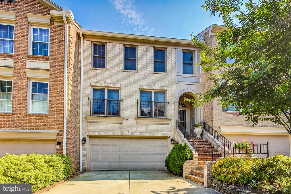 5910 Bloomingdale Ter