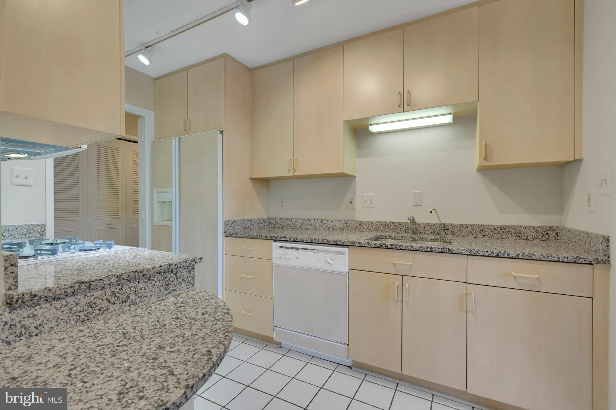 10401 Grosvenor Pl #601