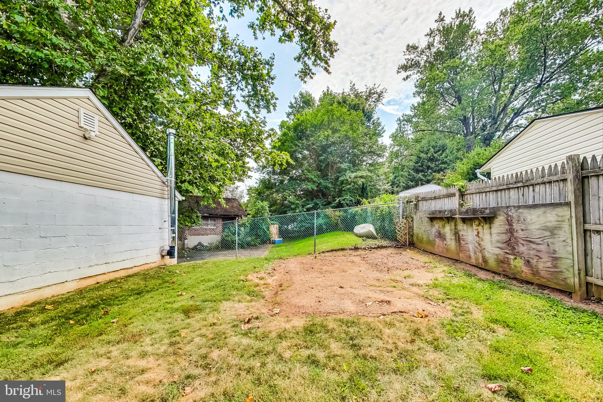 4215 Round Hill Rd