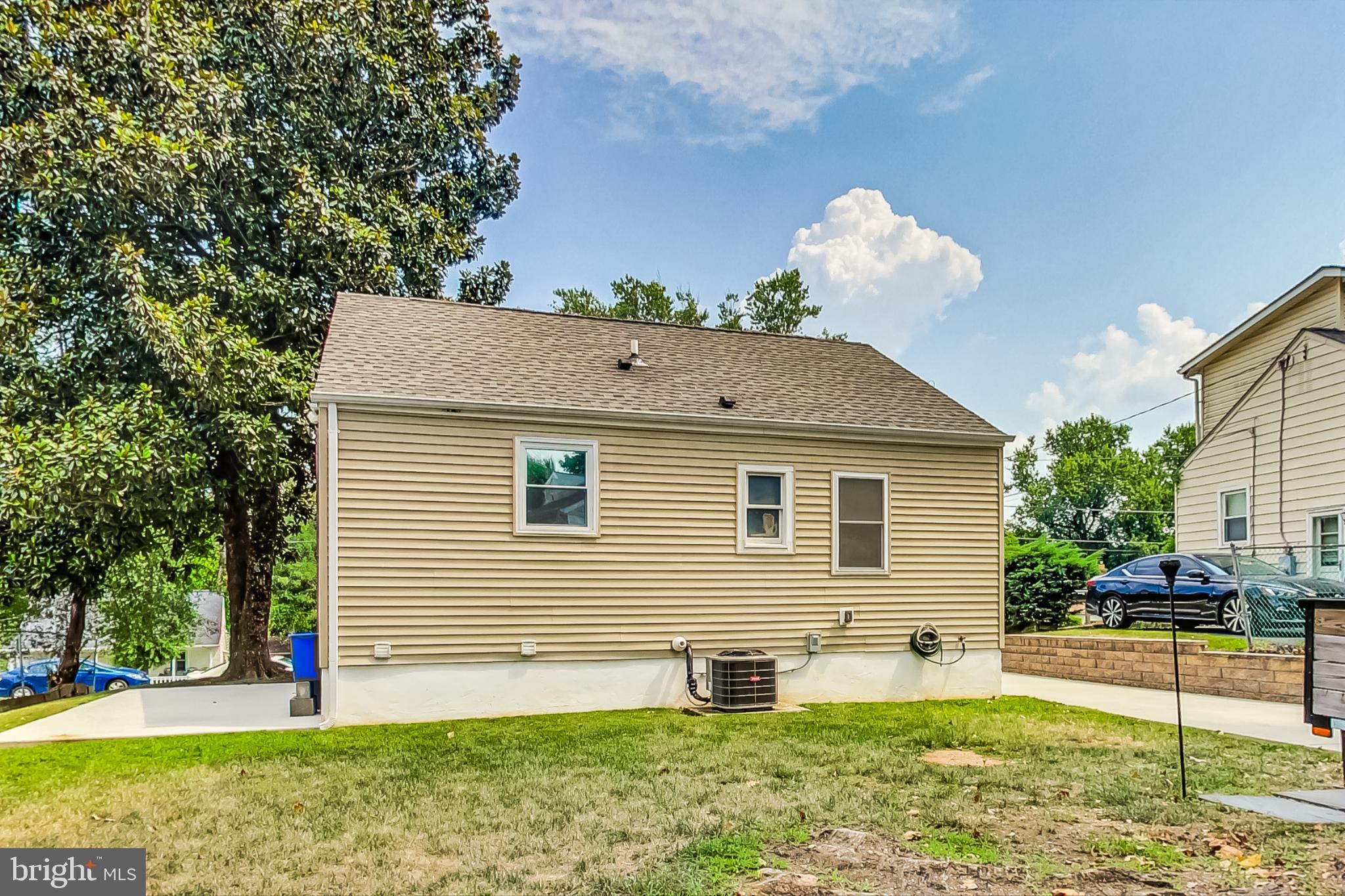 4215 Round Hill Rd