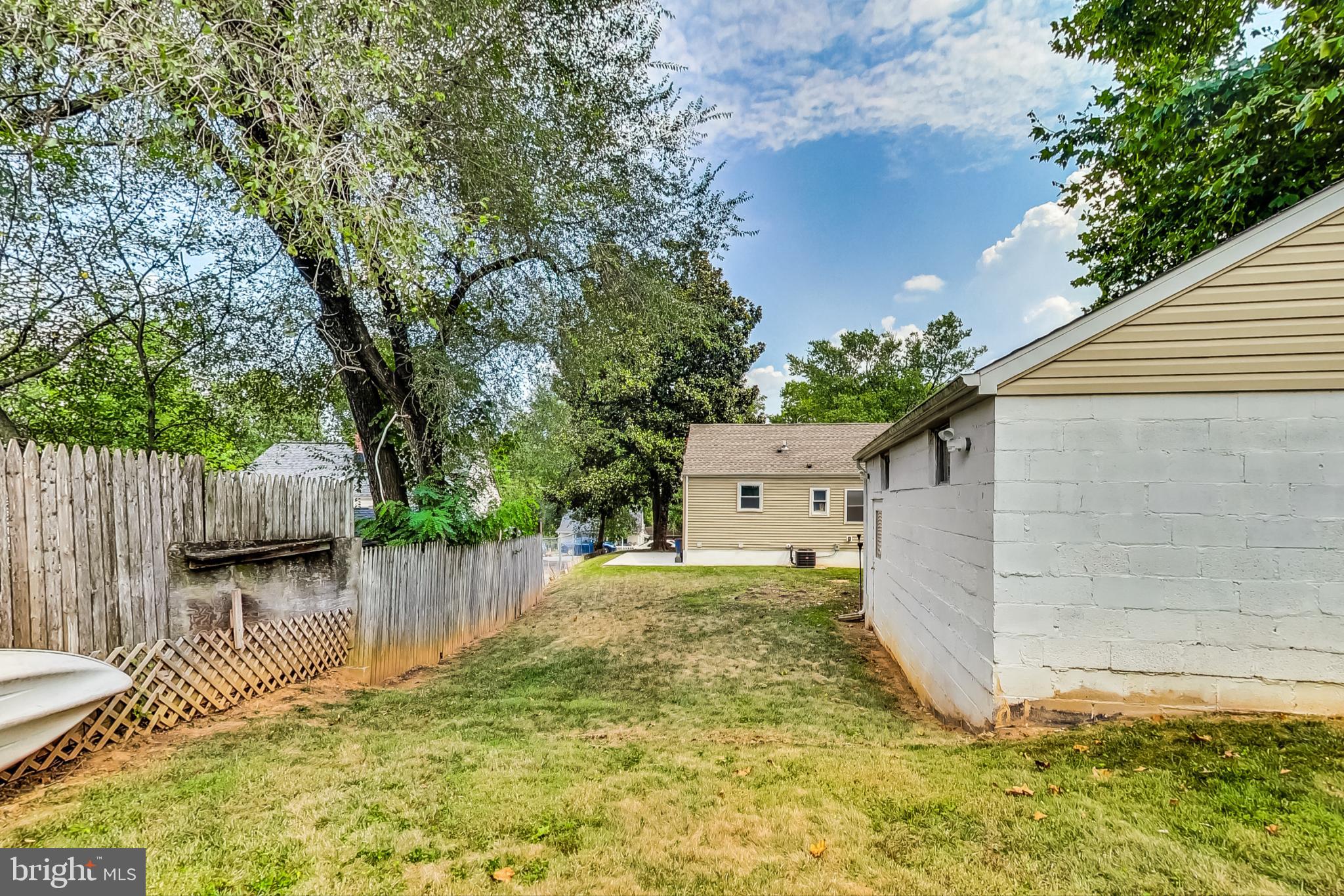 4215 Round Hill Rd