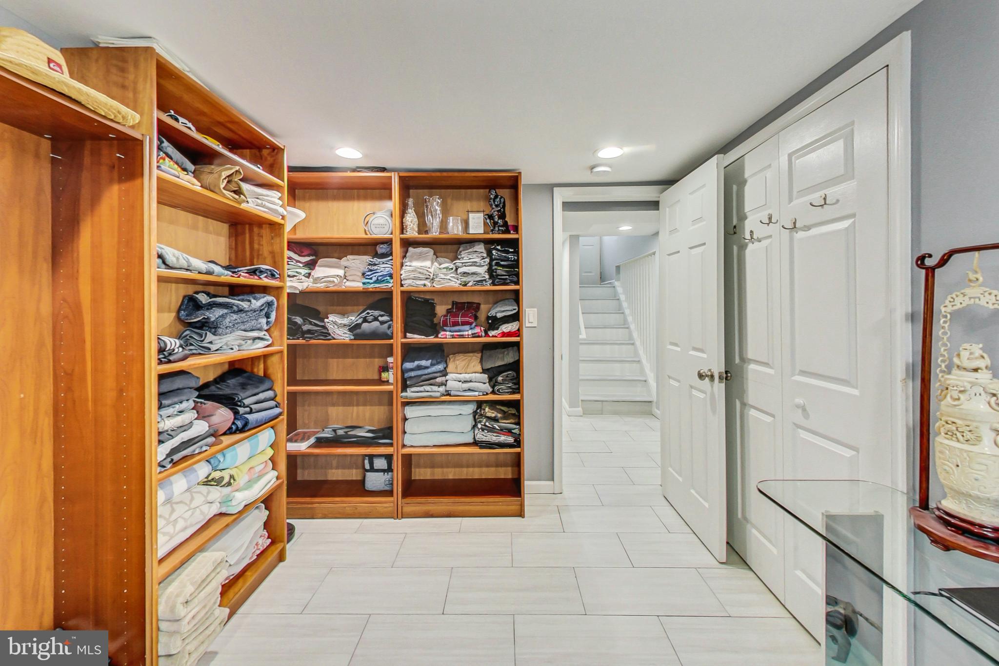 4215 Round Hill Rd