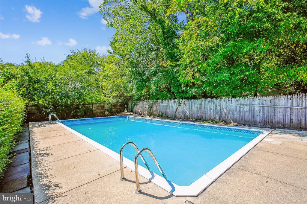 13705 Frankfort Ct