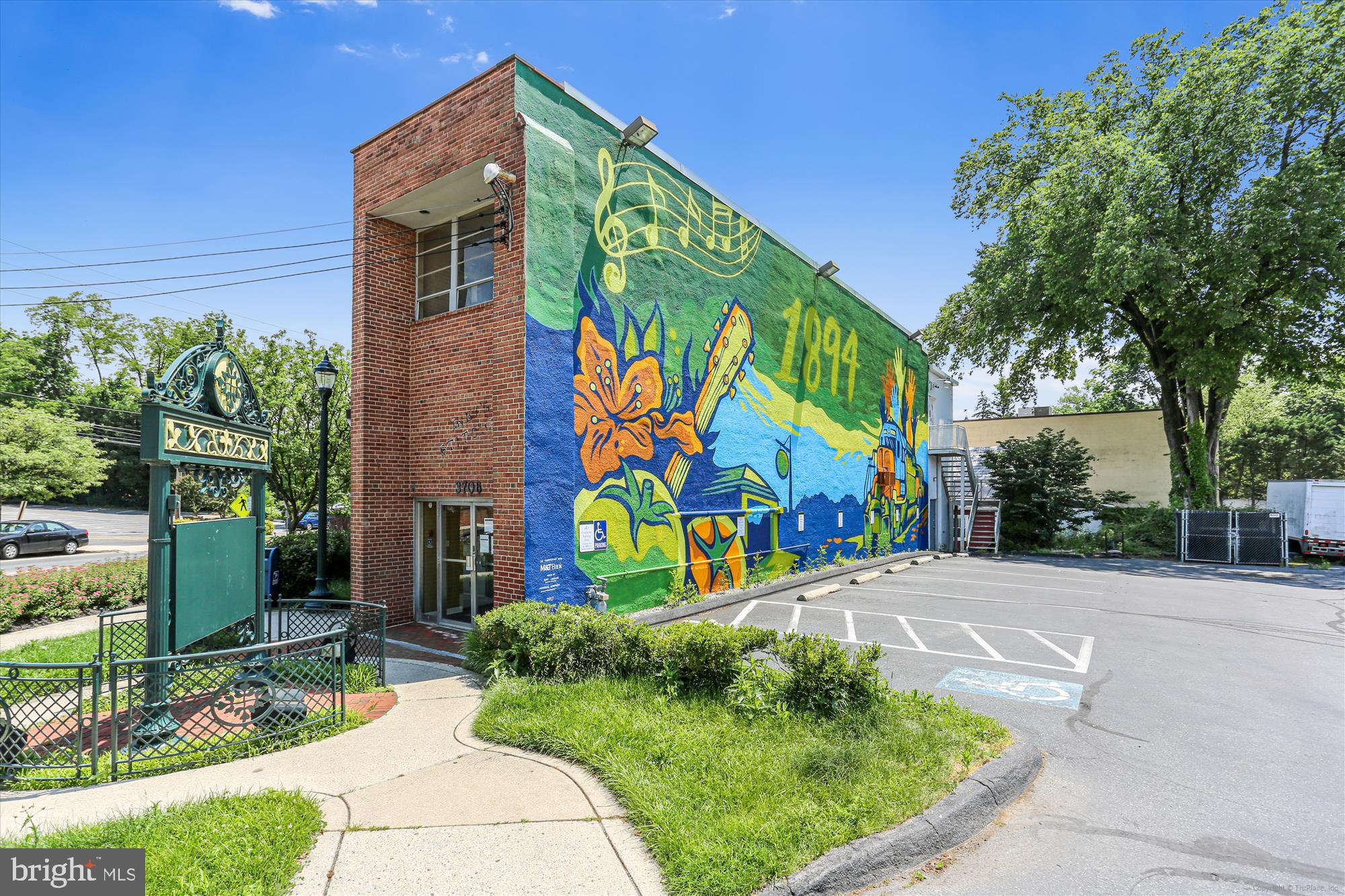 10105 Meredith Ave