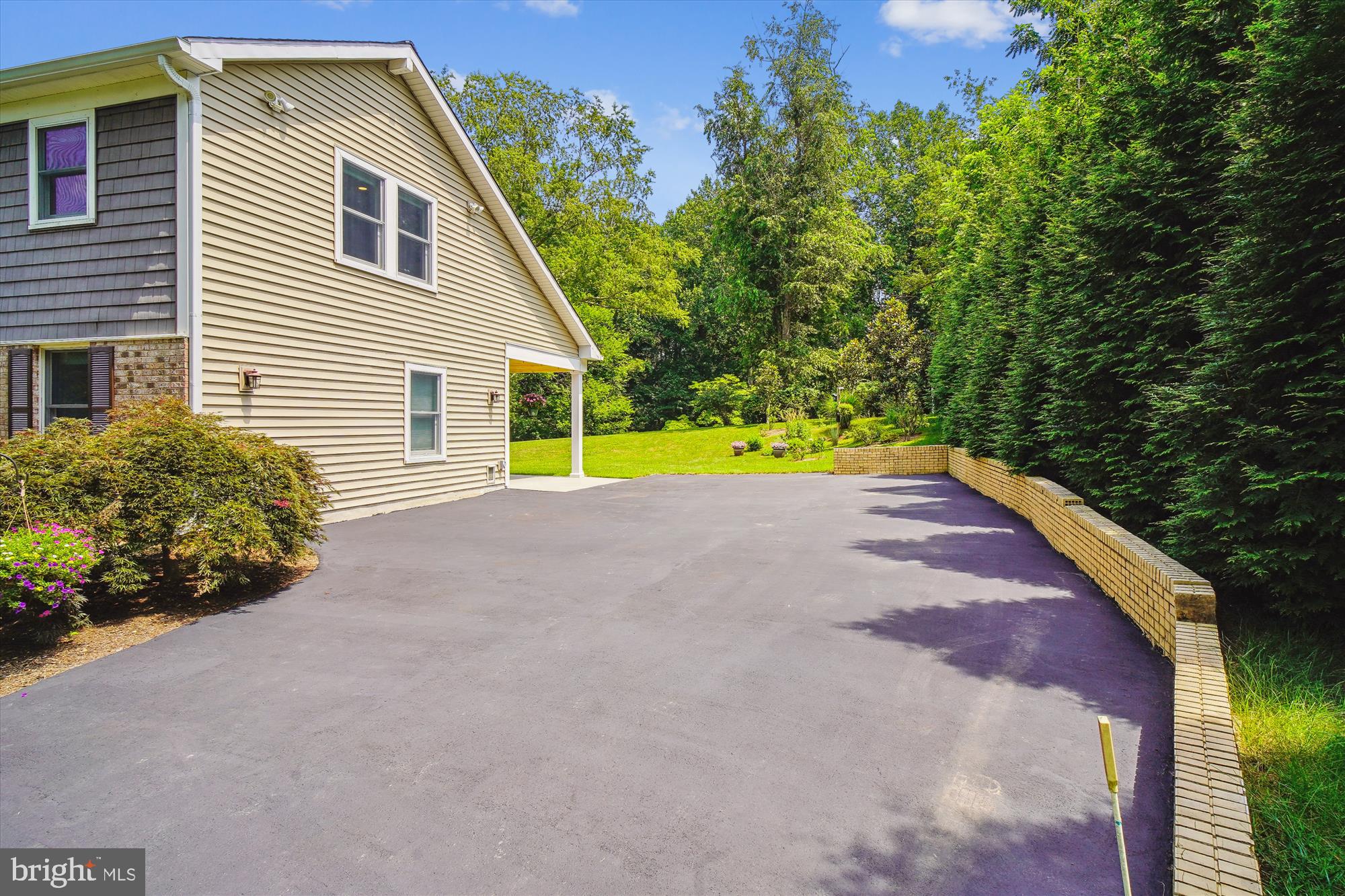 1505 TUCKER LANE