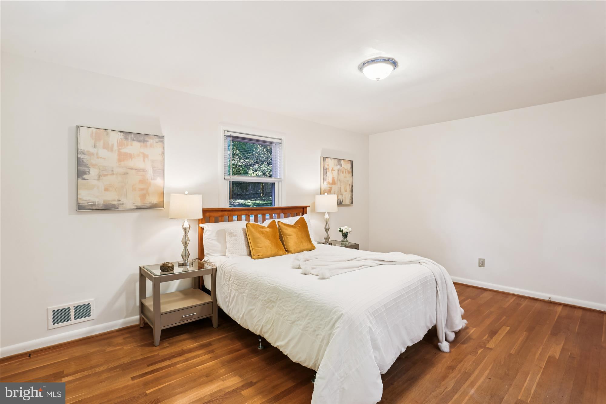3504 GLENMOOR DRIVE