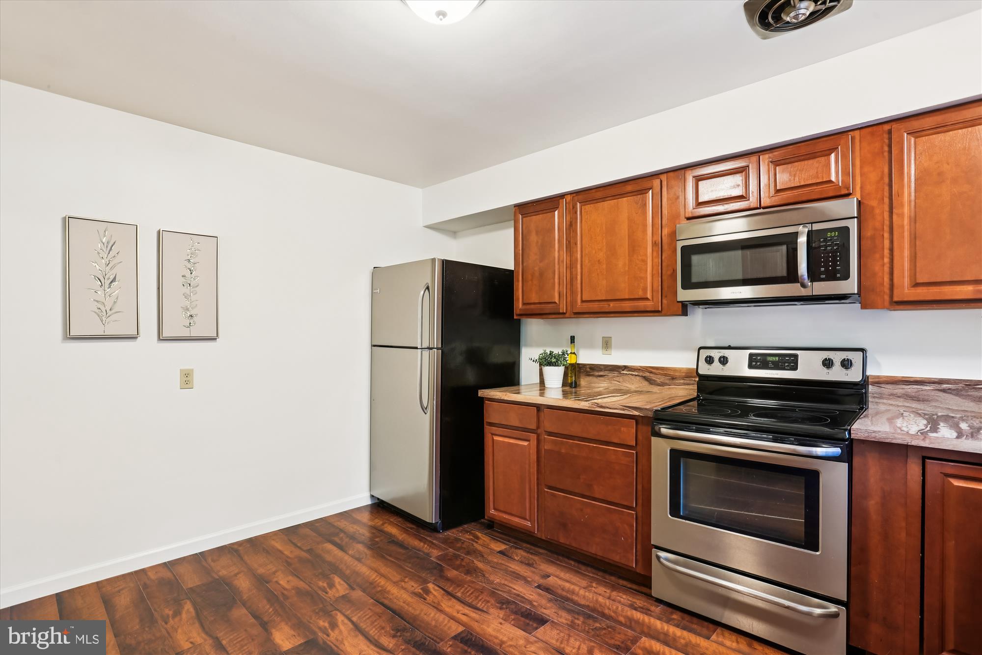 3504 GLENMOOR DRIVE