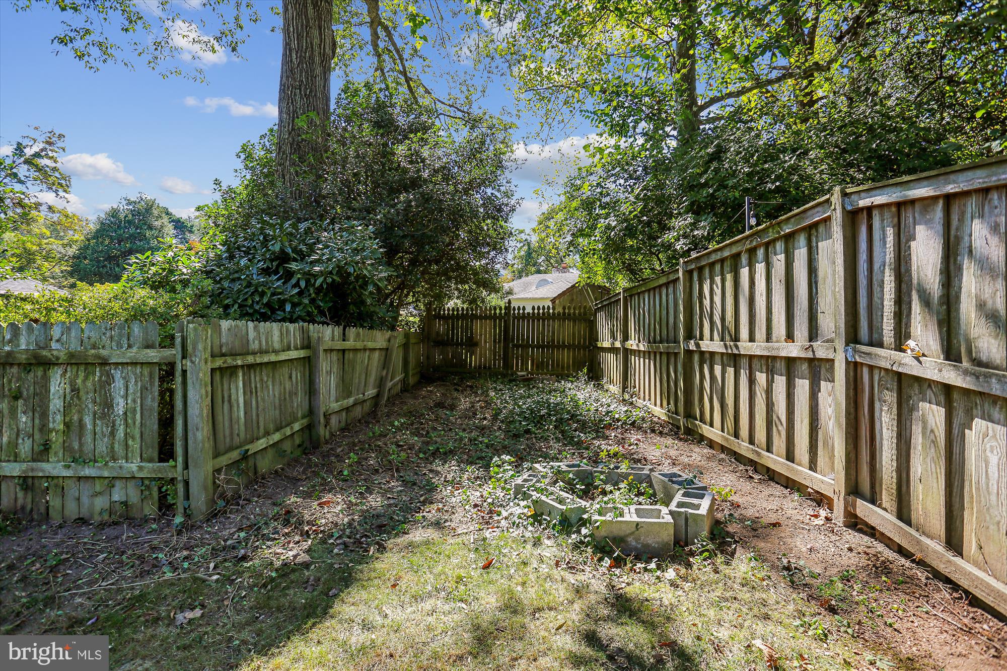 3504 GLENMOOR DRIVE