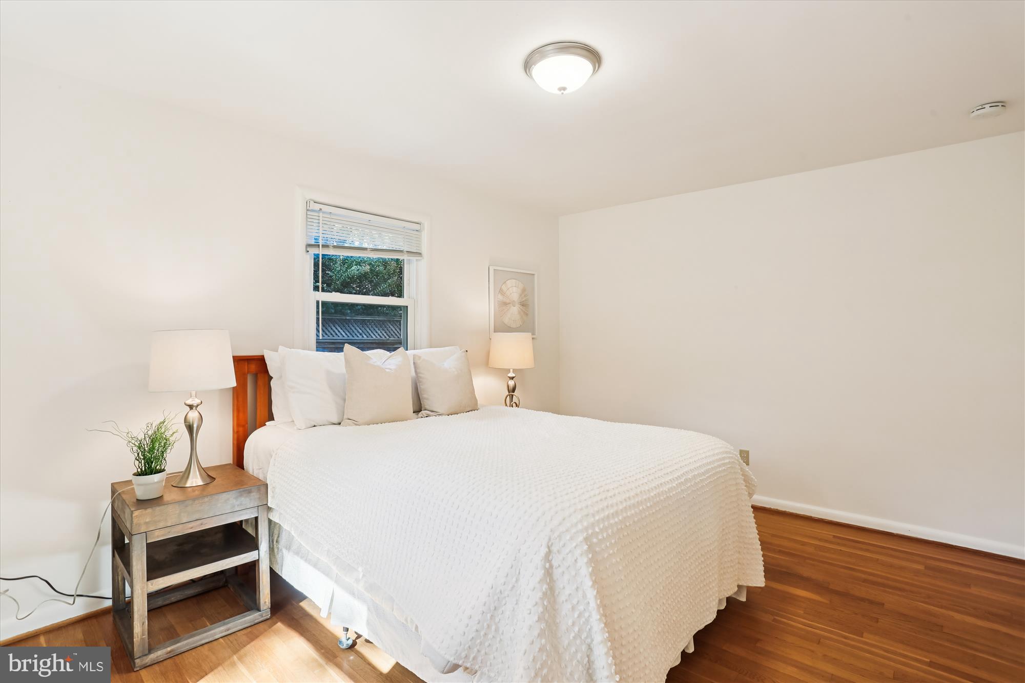 3504 GLENMOOR DRIVE