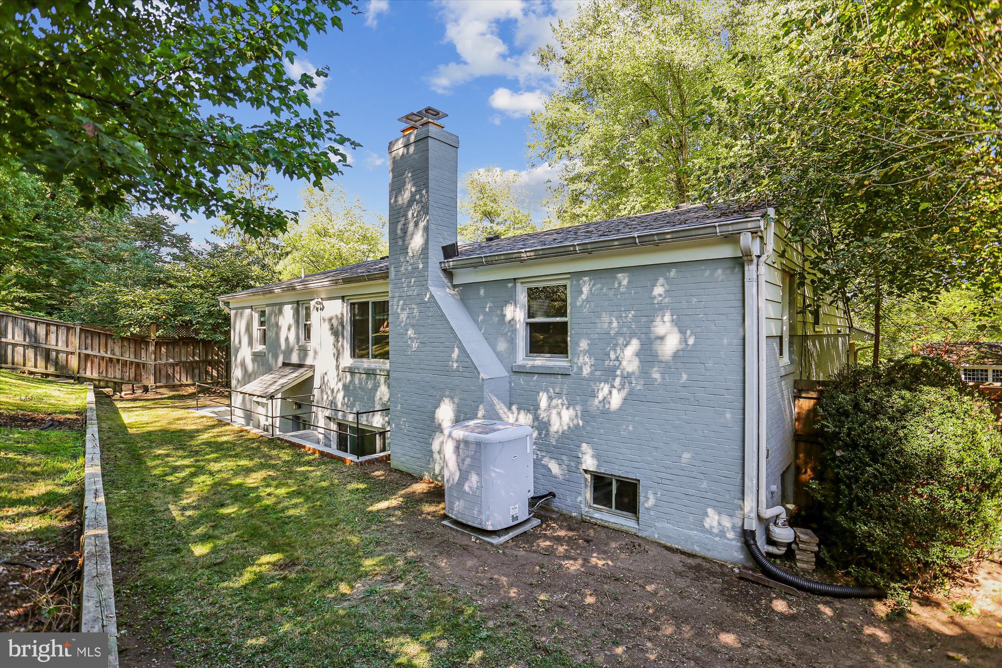 3504 GLENMOOR DRIVE