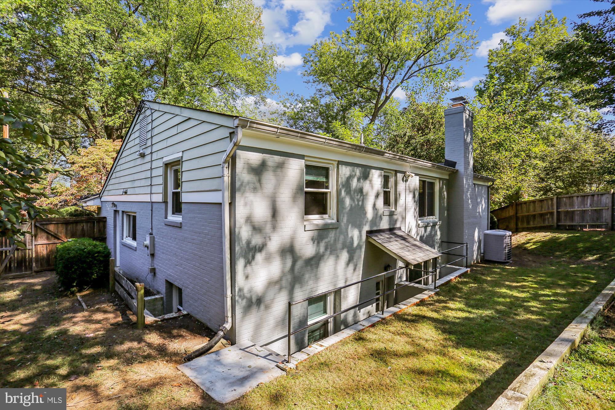 3504 GLENMOOR DRIVE