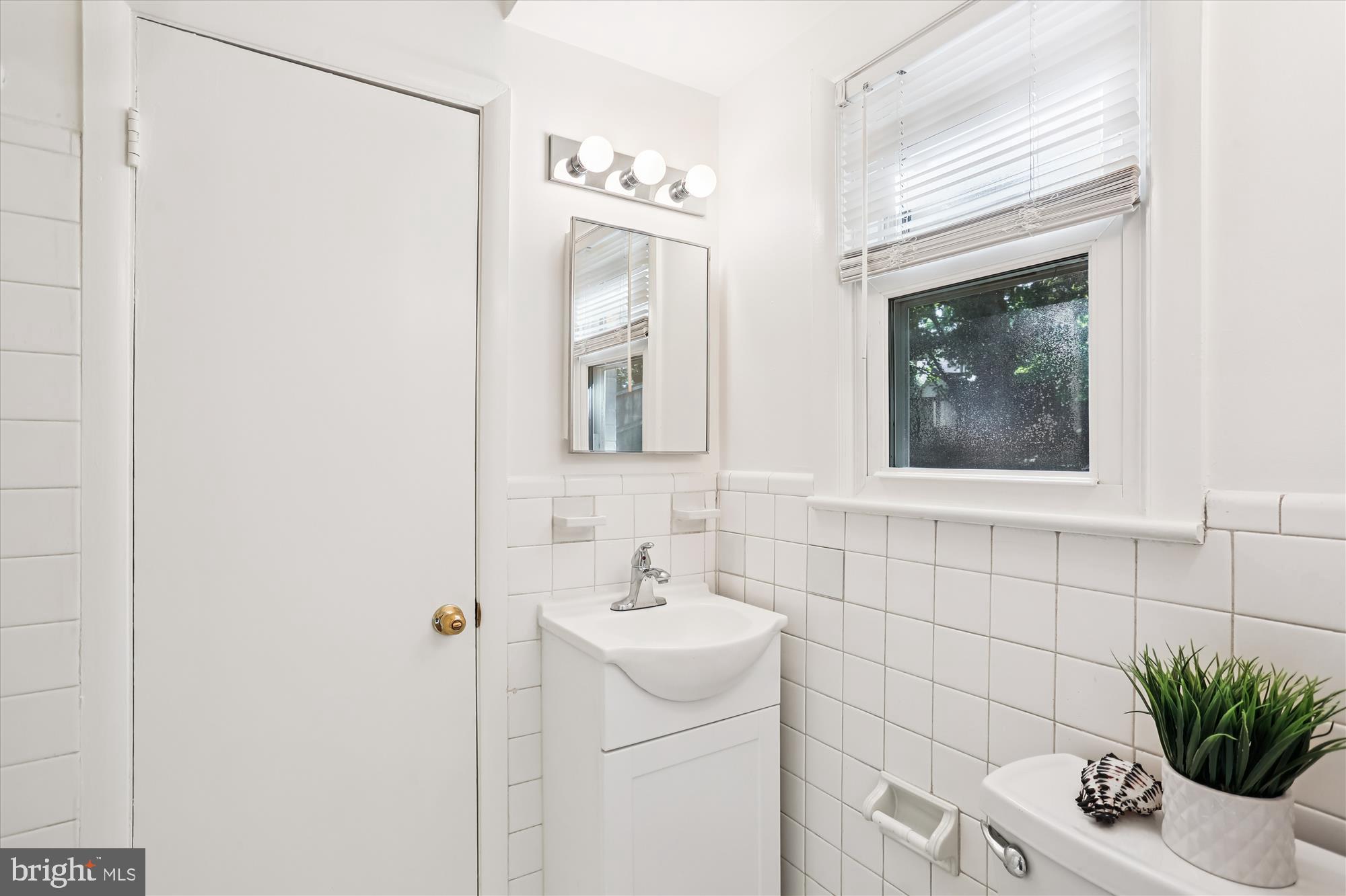 3504 GLENMOOR DRIVE