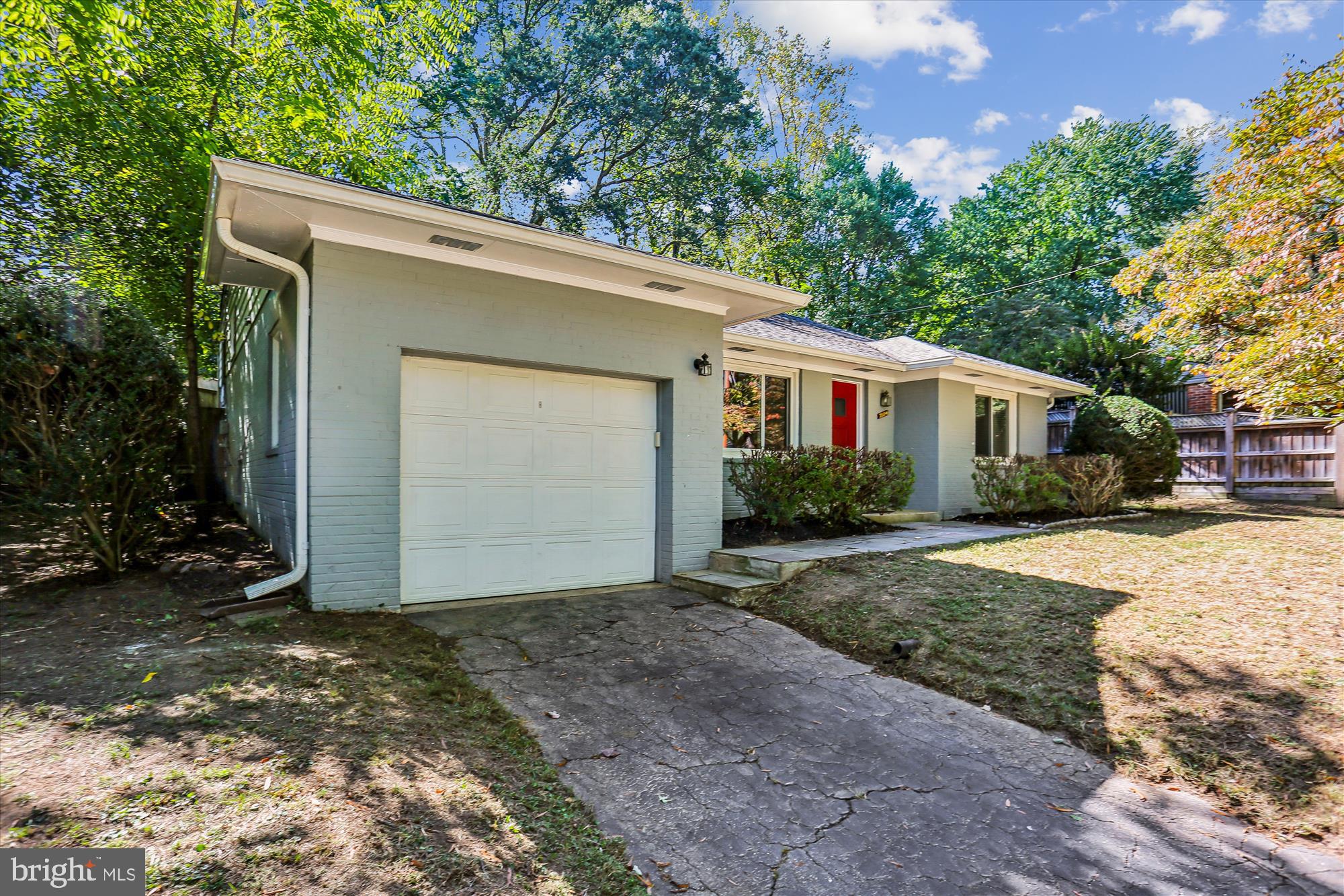 3504 GLENMOOR DRIVE