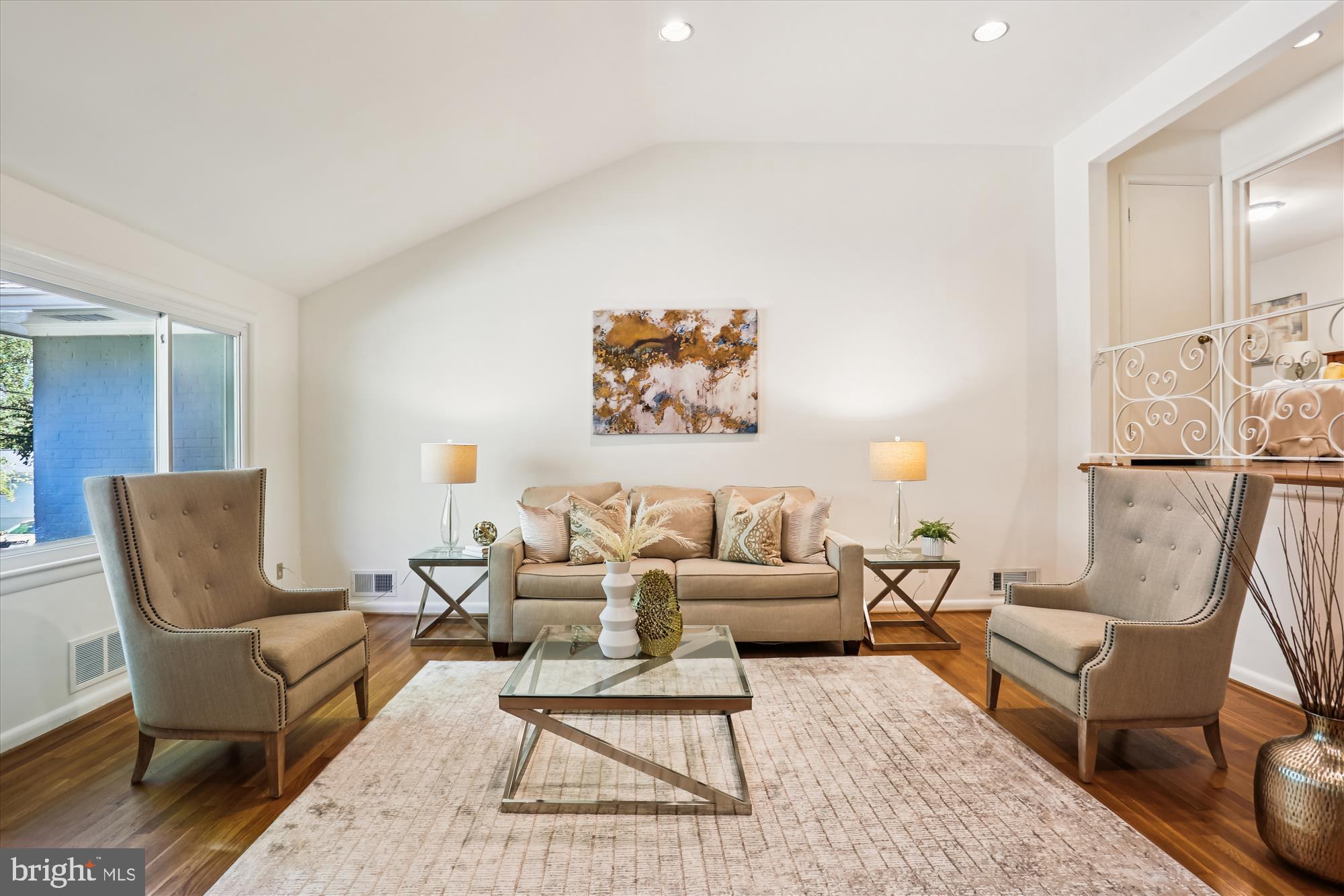 3504 GLENMOOR DRIVE