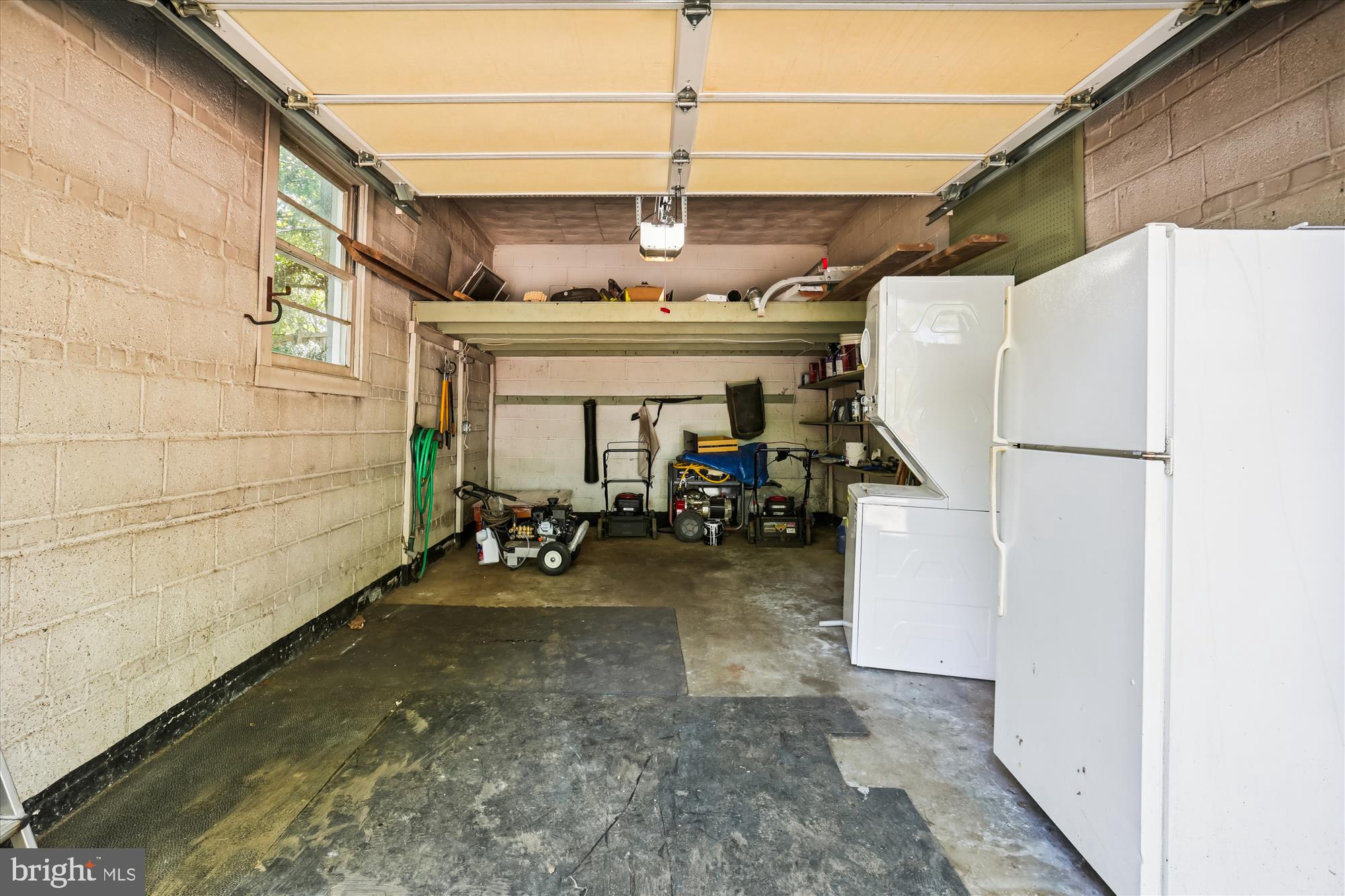 3504 GLENMOOR DRIVE