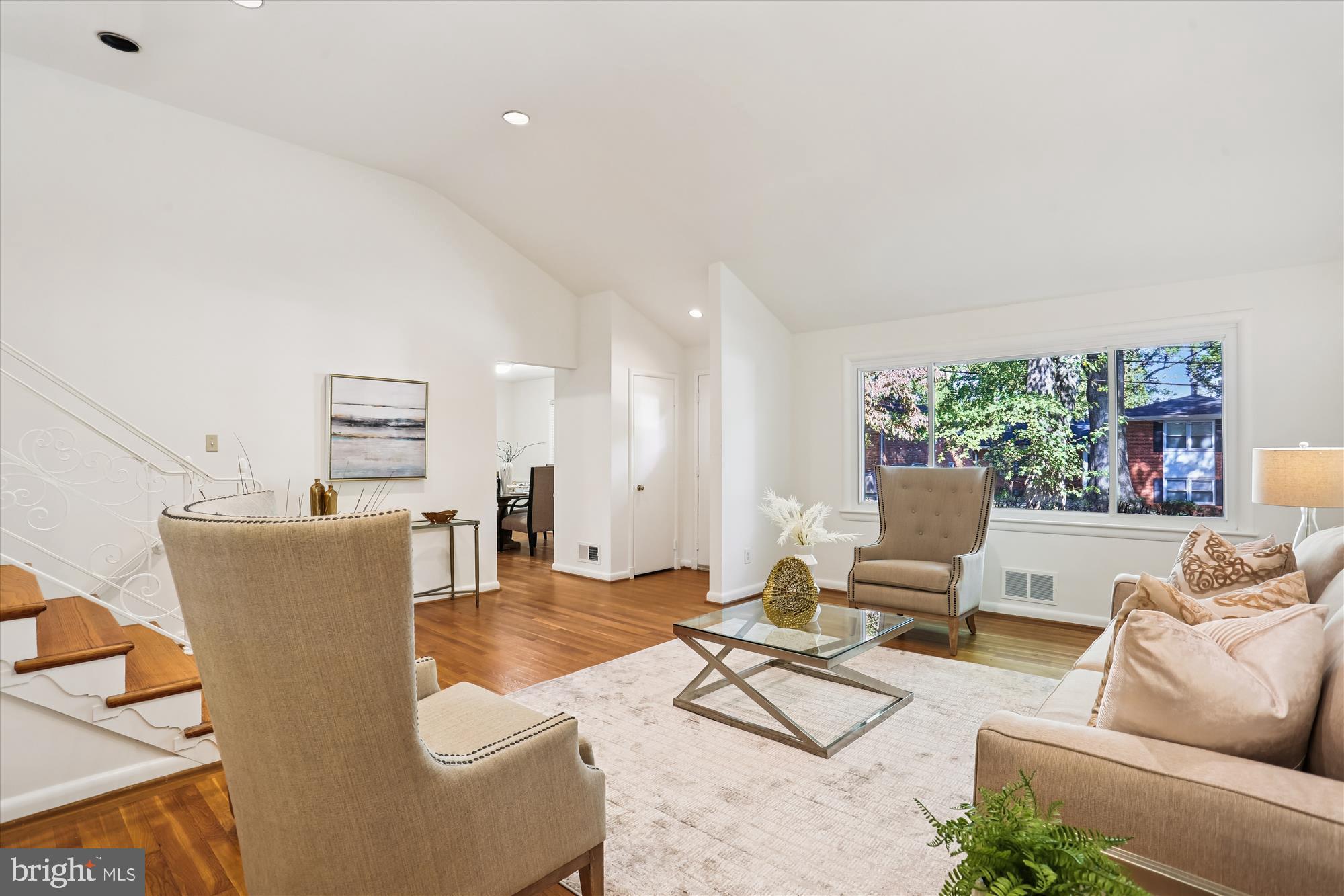 3504 GLENMOOR DRIVE