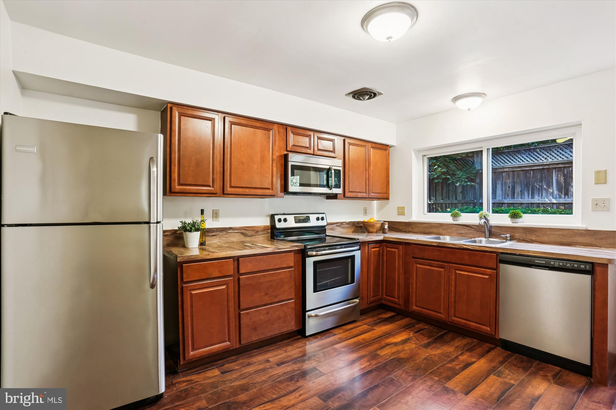 3504 GLENMOOR DRIVE