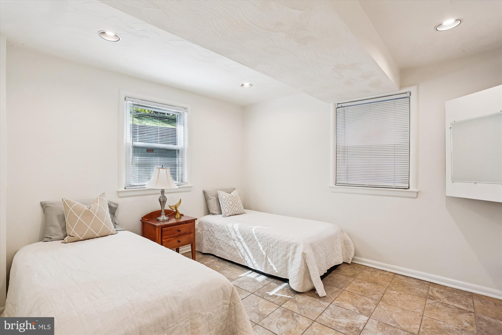 3504 GLENMOOR DRIVE