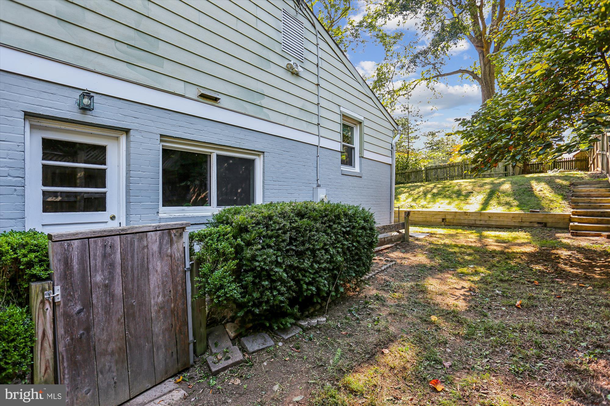 3504 GLENMOOR DRIVE