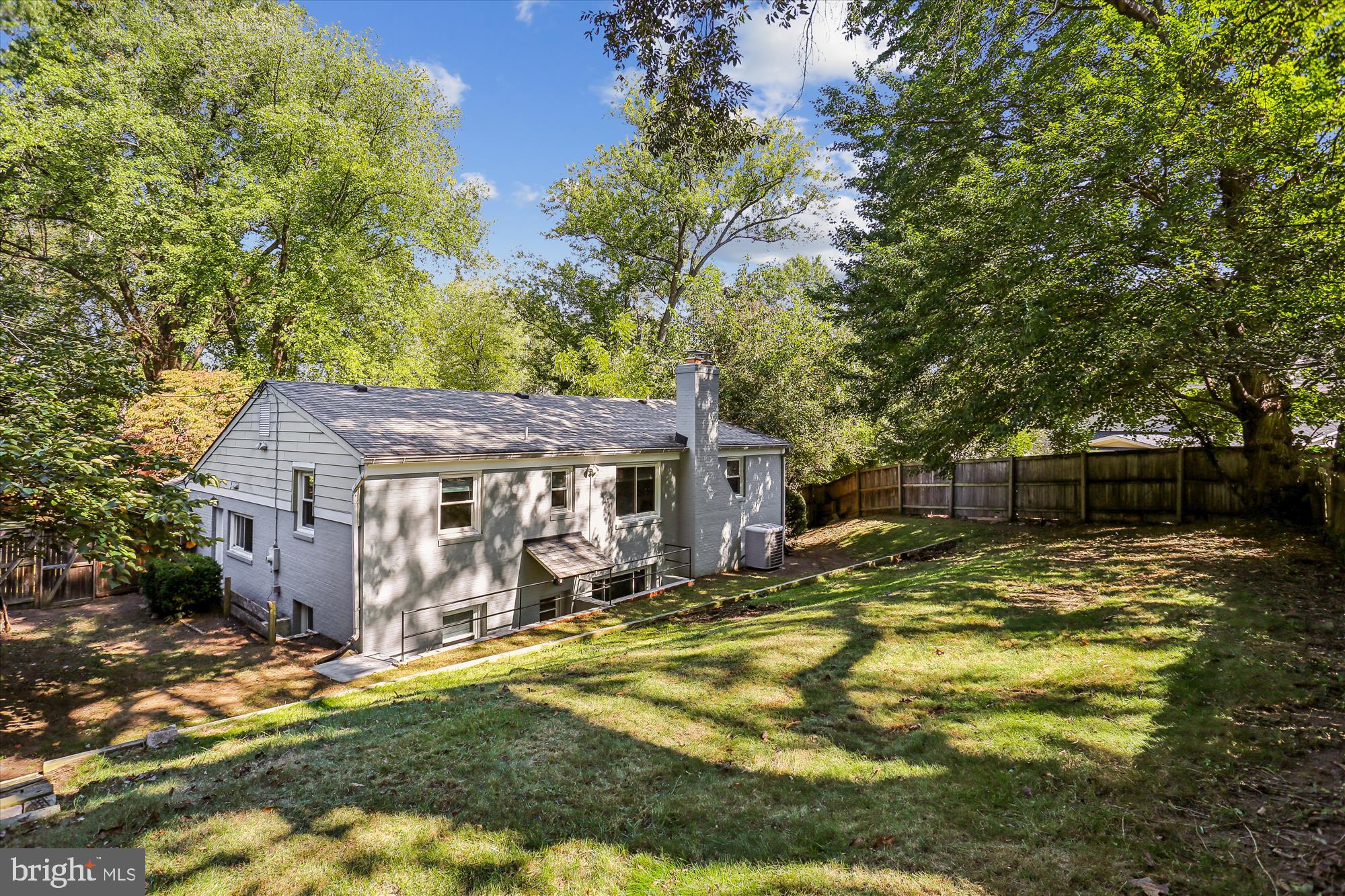 3504 GLENMOOR DRIVE