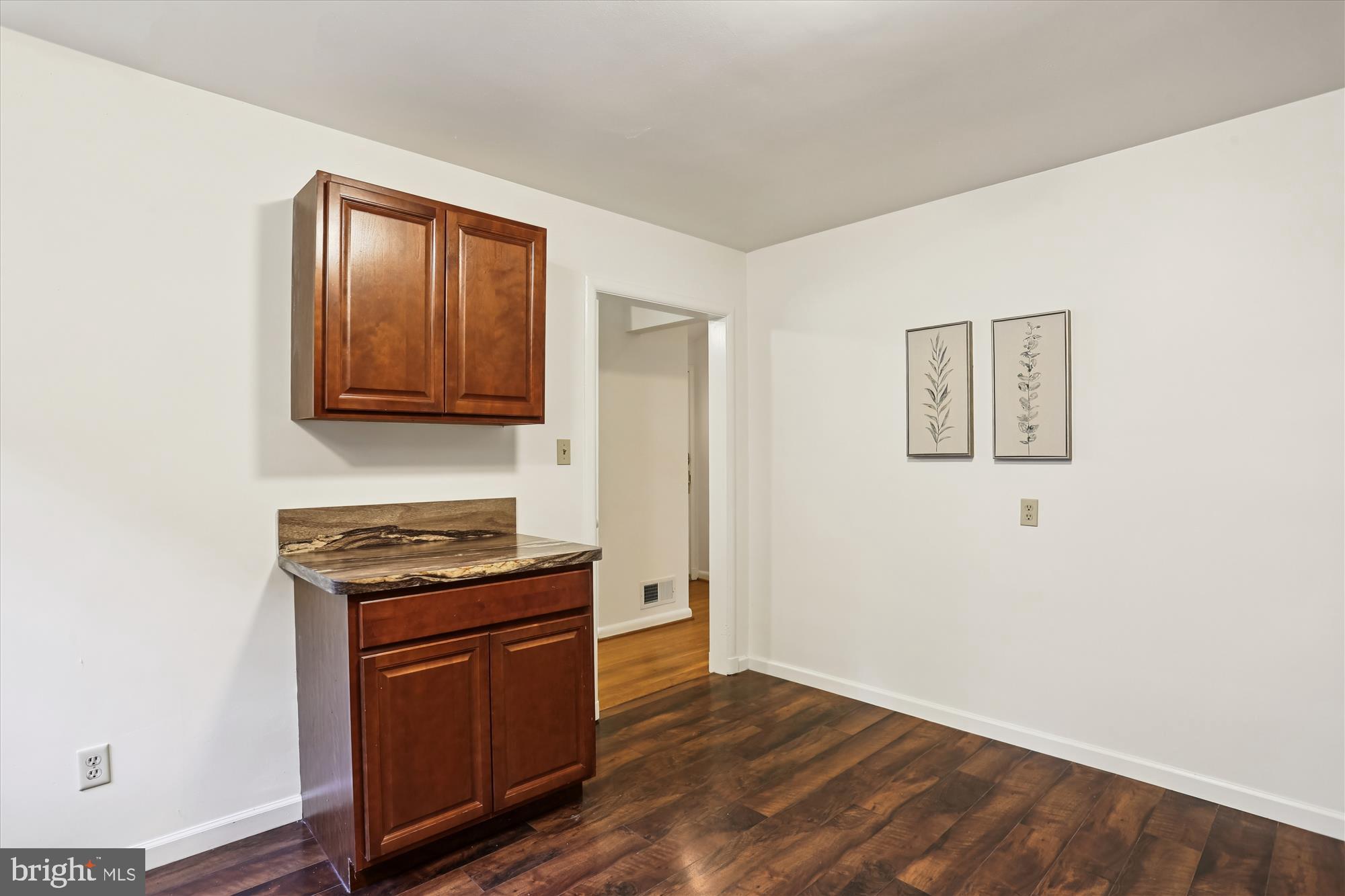 3504 GLENMOOR DRIVE