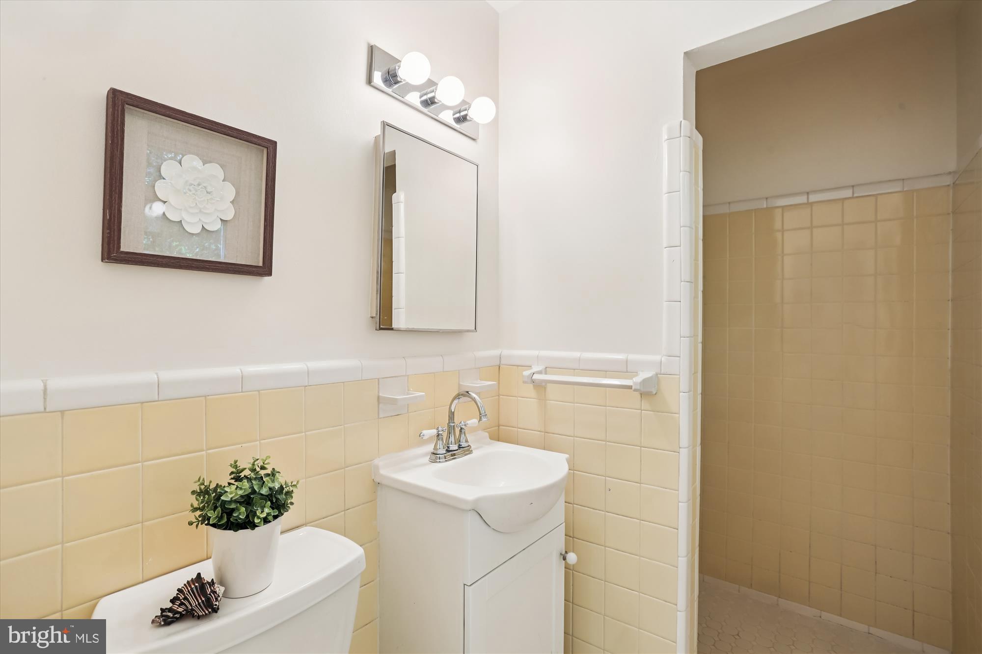3504 GLENMOOR DRIVE