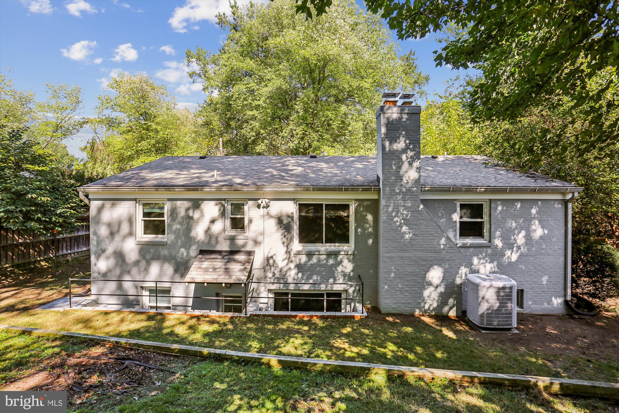 3504 GLENMOOR DRIVE