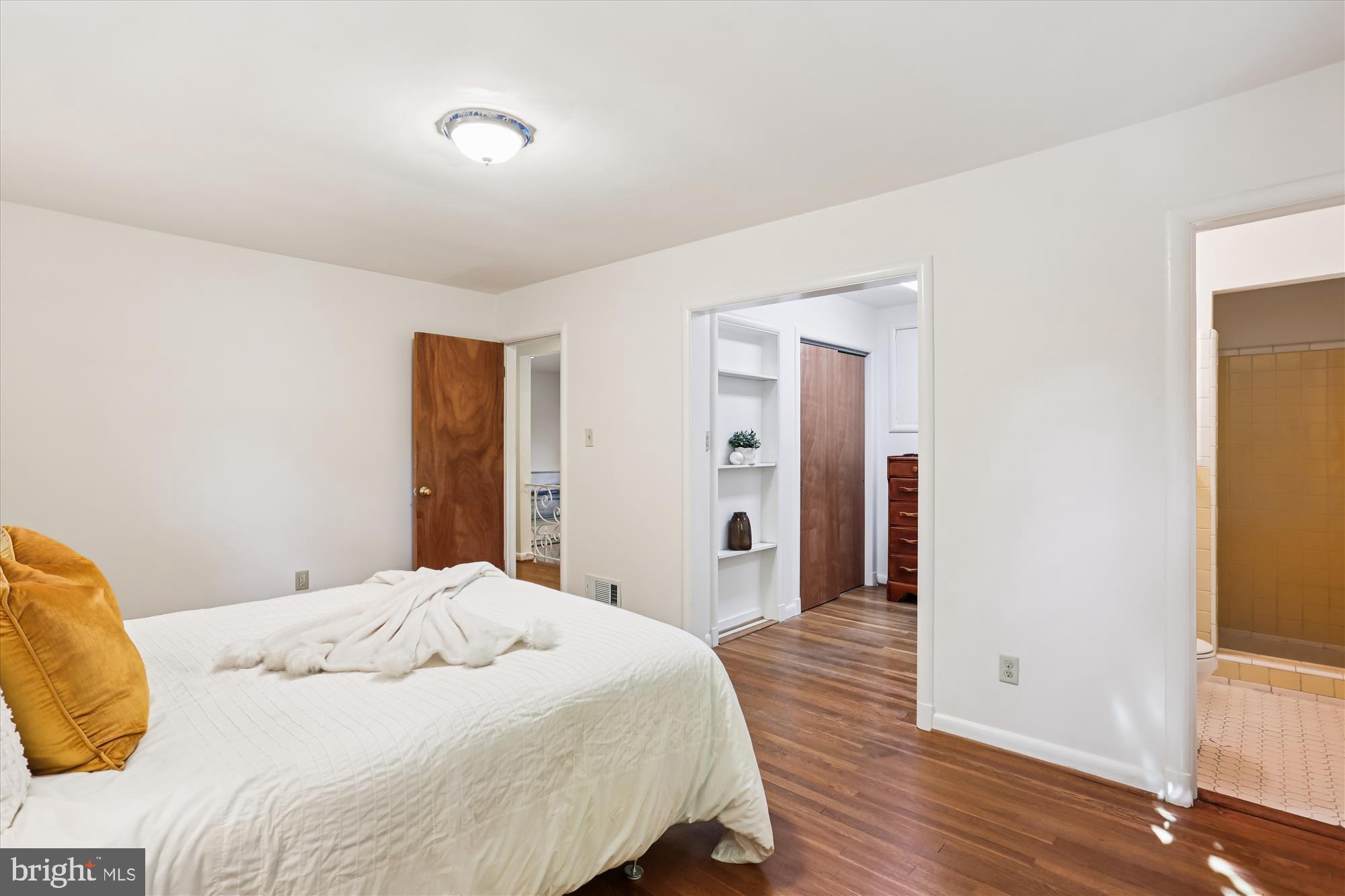 3504 GLENMOOR DRIVE