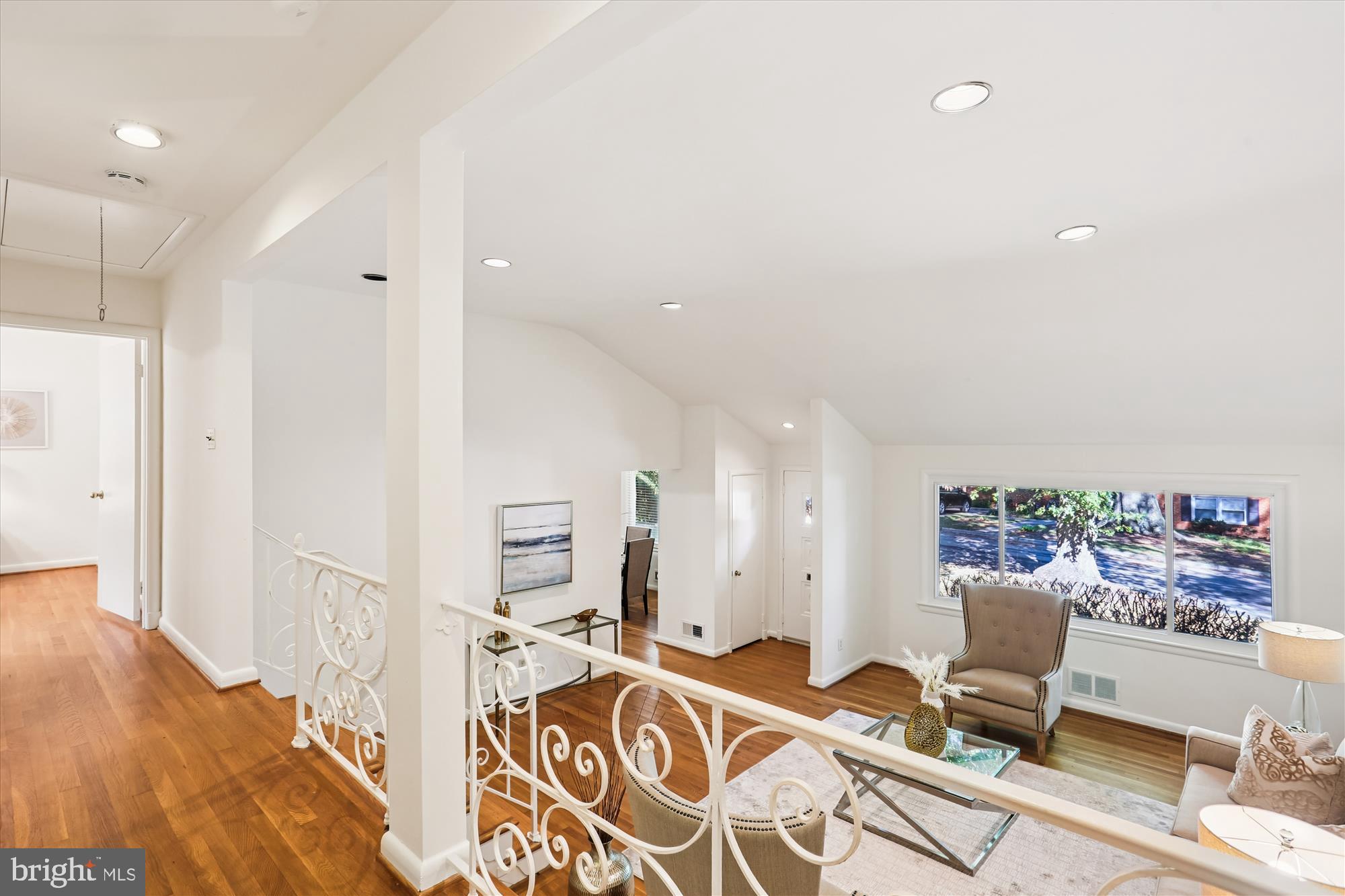 3504 GLENMOOR DRIVE