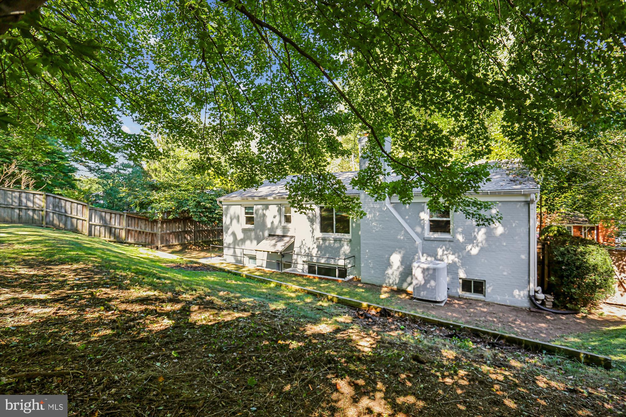 3504 GLENMOOR DRIVE