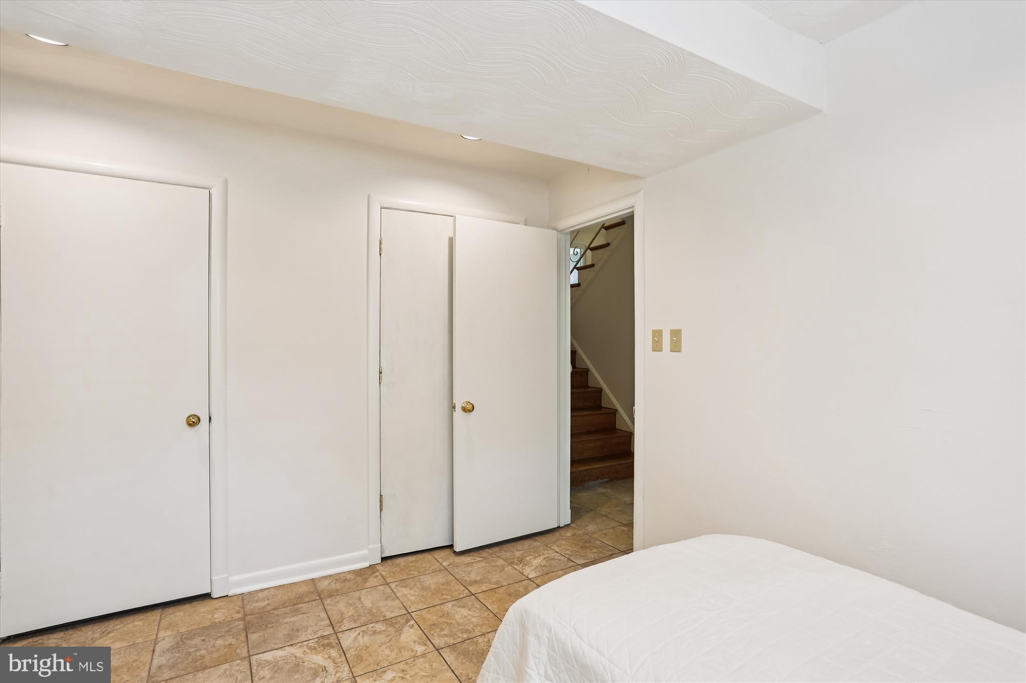 3504 GLENMOOR DRIVE