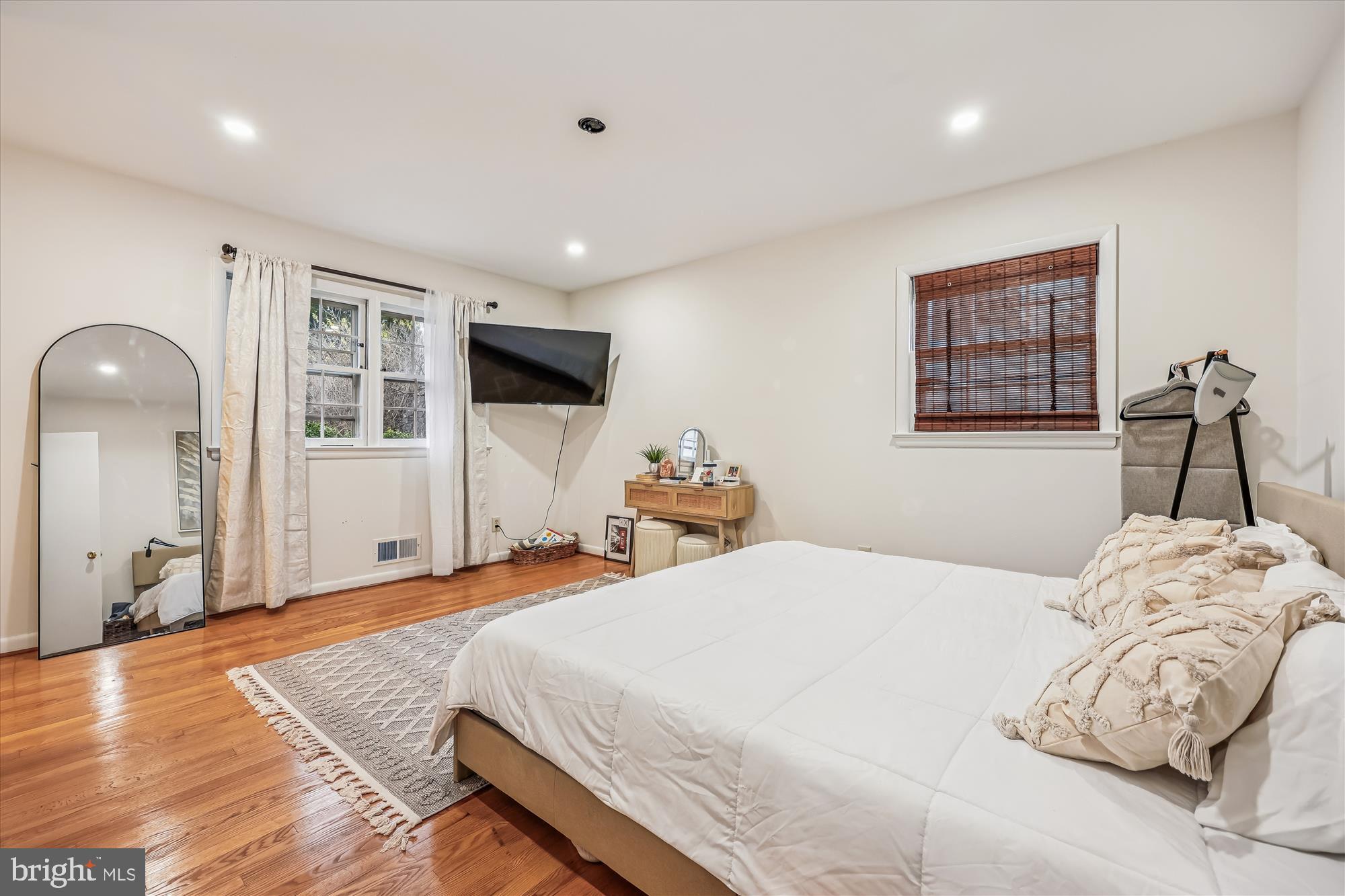 11712 SEVEN LOCKS ROAD