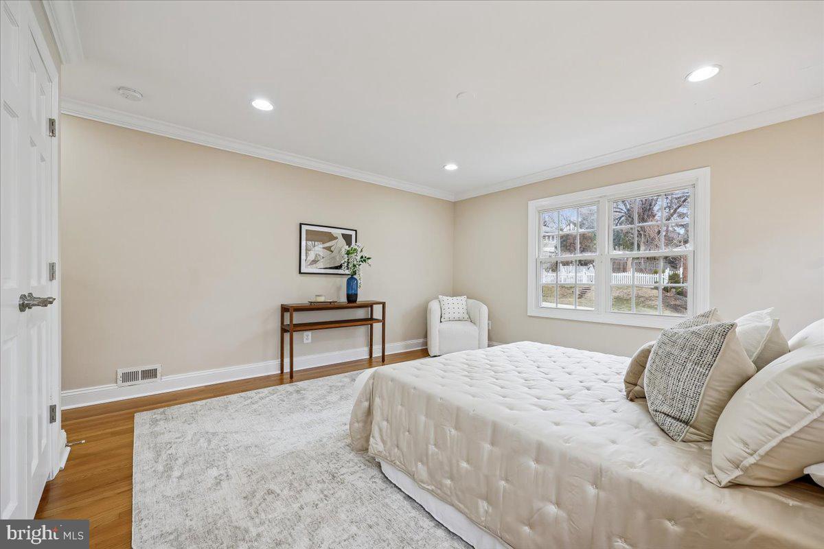 4902 DERUSSEY PARKWAY