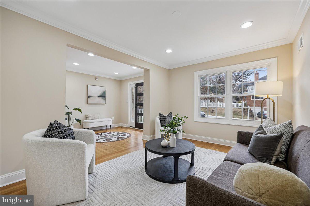 4902 DERUSSEY PARKWAY