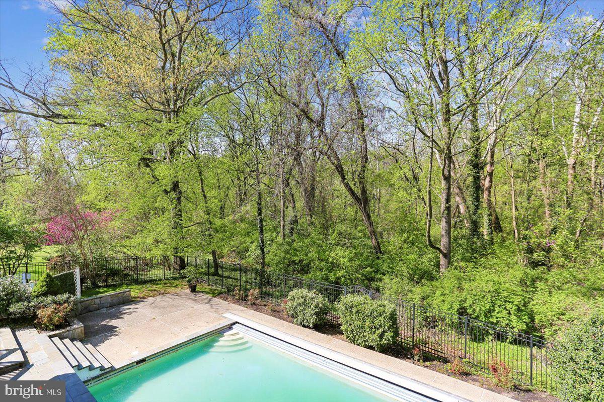 4902 DERUSSEY PARKWAY