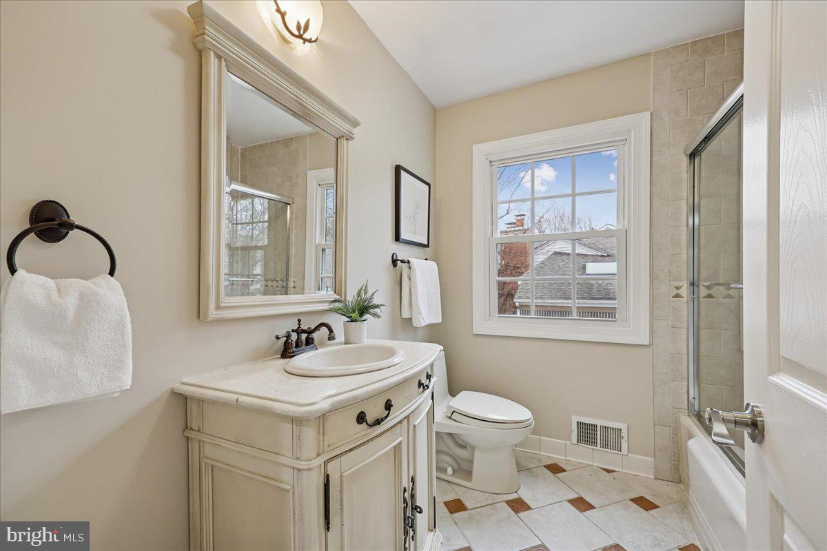 4902 DERUSSEY PARKWAY