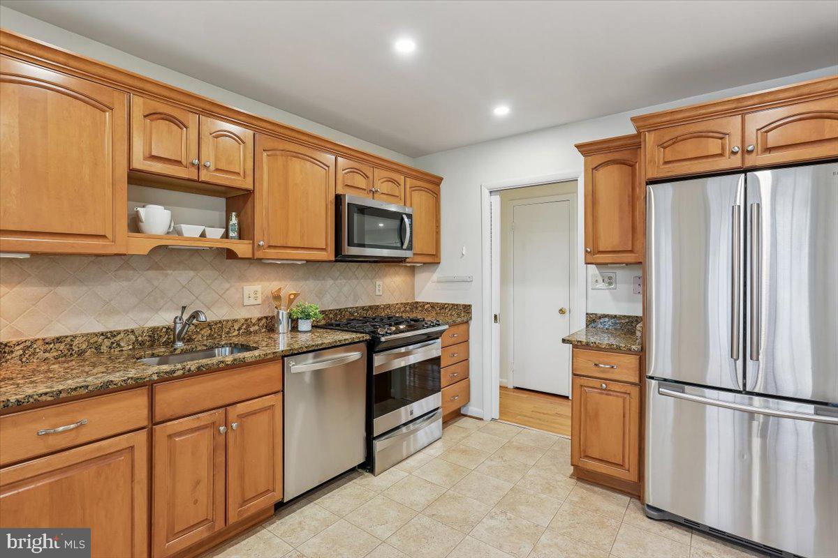 11712 SEVEN LOCKS ROAD