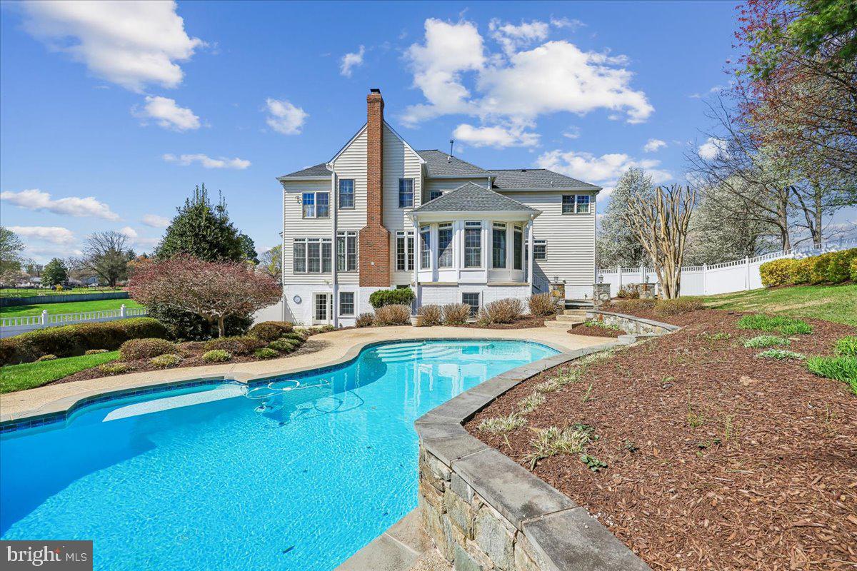 15200 COUNTRY GLEN COURT