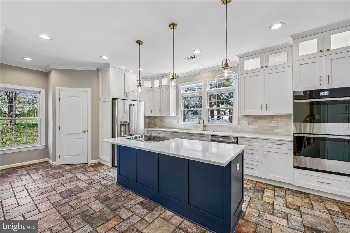 15200 COUNTRY GLEN COURT